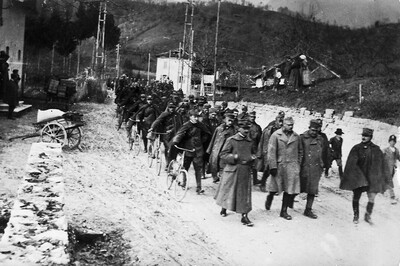 Prigionieri austro-ungarici catturati sul fronte dell\'Isonzo