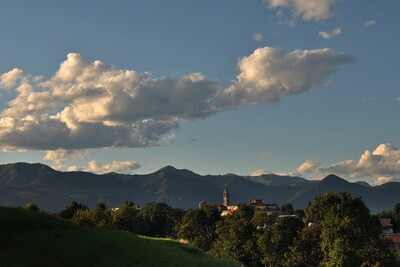 Veduta panoramica del colle di Lurago