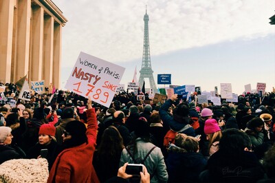Foto della dimostrazione del 21 gennaio 2017 (\\\"Women\\\'s March\\\") contro Donald Trump, il giorno dopo la sua investitura - Champ de Mars, Parigi