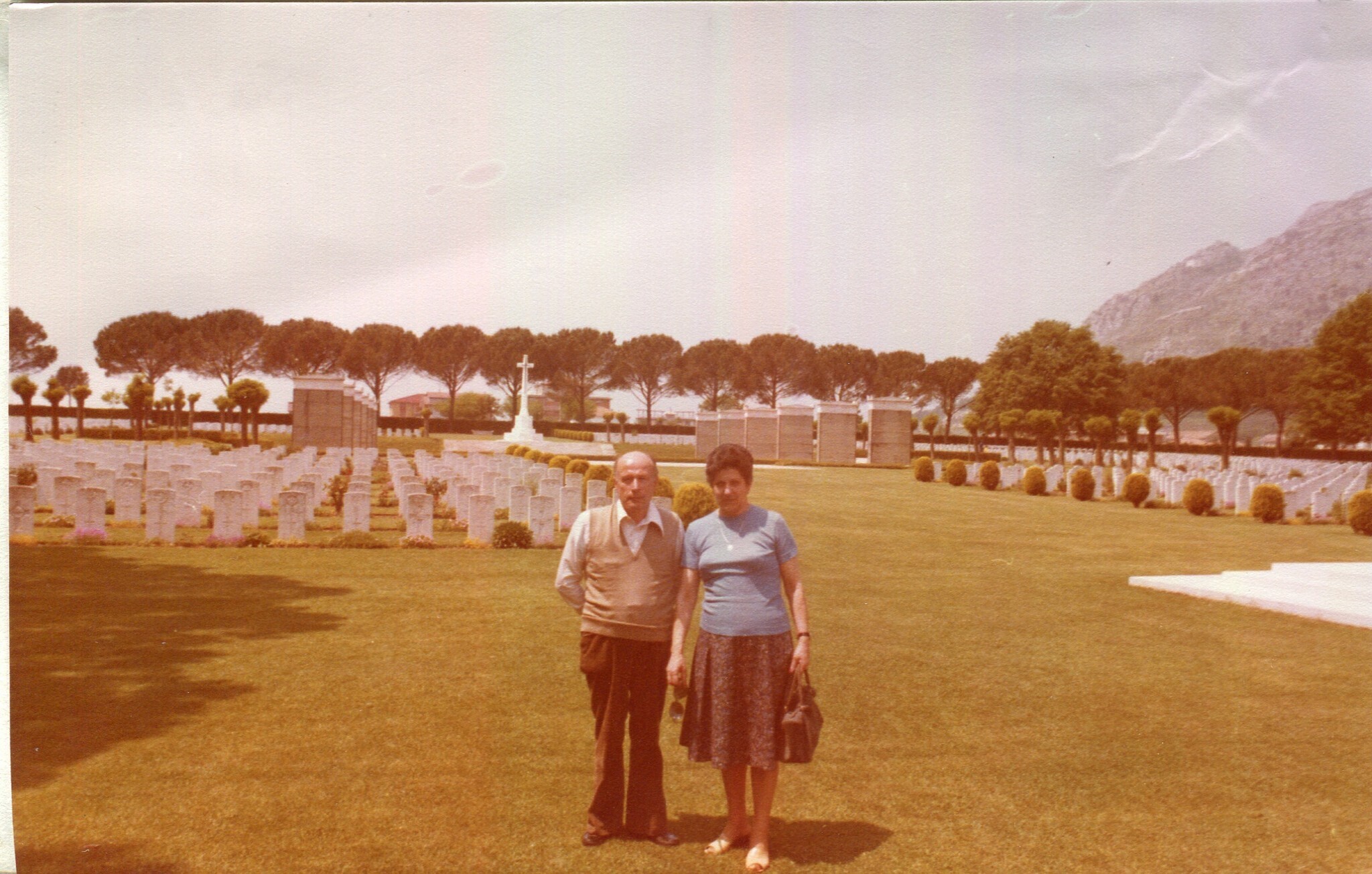Ritratto di coppia - Franco Pesenti e Neva Brissoni - Cimitero di guerra del Commonwealth - Cassino Ritratto di coppia - Franco Pesenti e Neva Brissoni - Cimitero di guerra del Commonwealth - Cassino