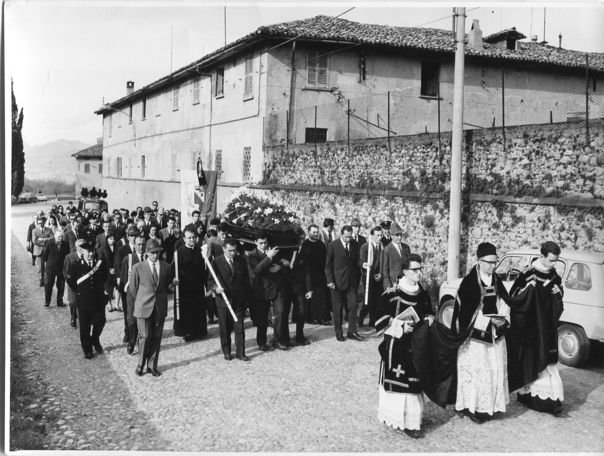 Funerale don Abramo Mauri Funerale don Abramo Mauri