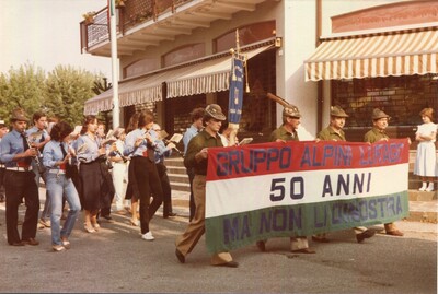 Lurago d\\\'Erba - Celebrazione 50° di Fondazione Gruppo Alpini - Corteo