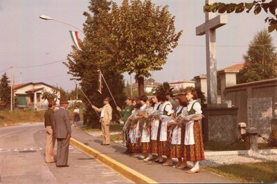 Lurago d\\\'Erba - Celebrazione 50° di Fondazione Gruppo Alpini Lurago d\\\'Erba - Omaggio al Monumento ai Caduti