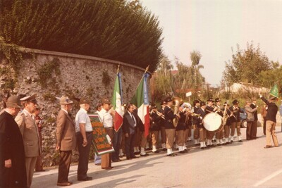 Lurago d\\\'Erba - Celebrazione 50° di Fondazione Gruppo Alpini Lurago d\\\'Erba - Omaggio al Monumento ai Caduti