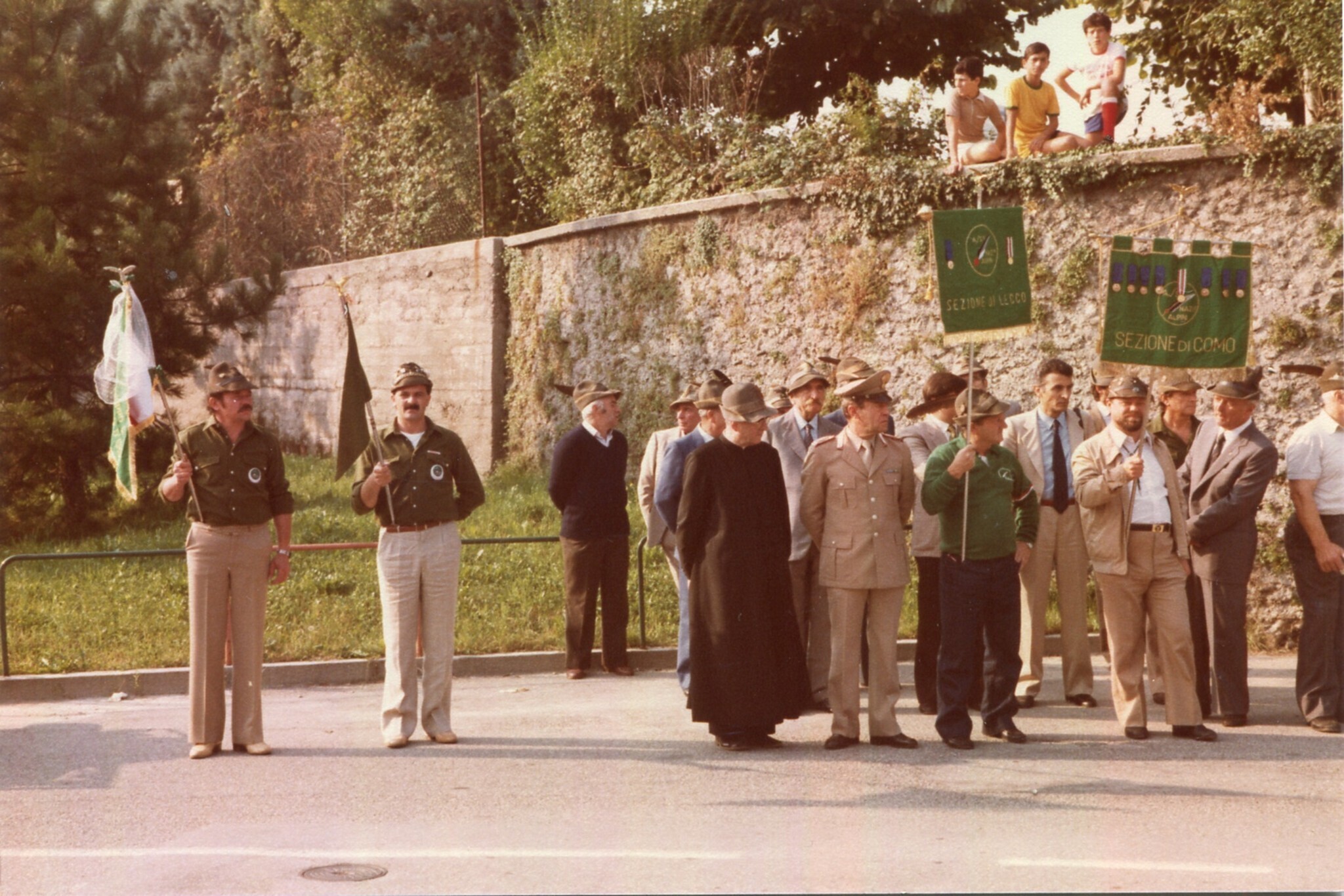 Lurago d\\\'Erba - Celebrazione 50° di Fondazione Gruppo Alpini Lurago d\\\'Erba - Omaggio al Monumento ai Caduti Lurago d\\\'Erba - Celebrazione 50° di Fondazione Gruppo Alpini Lurago d\\\'Erba - Omaggio al Monumento ai Caduti