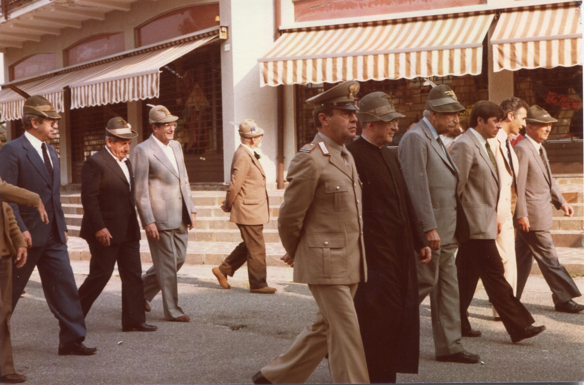 Lurago d\\\'Erba - Celebrazione 50° di Fondazione Gruppo Alpini - Corteo Lurago d\\\'Erba - Celebrazione 50° di Fondazione Gruppo Alpini - Corteo