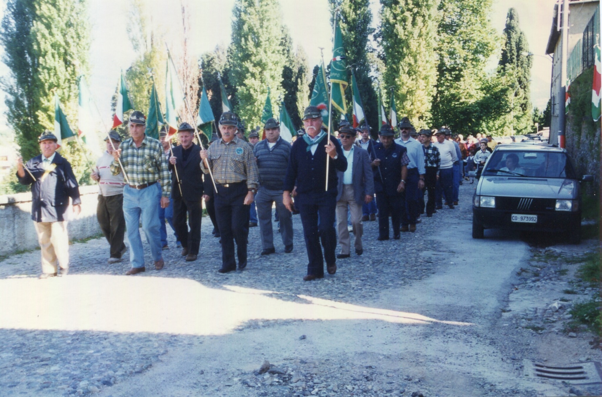 Celebrazione 65° di Fondazione Gruppo Alpini Lurago d\\\'Erba e celebrazione 25° anniversario costruzione baita - Corteo Celebrazione 65° di Fondazione Gruppo Alpini Lurago d\\\'Erba e celebrazione 25° anniversario costruzione baita - Corteo