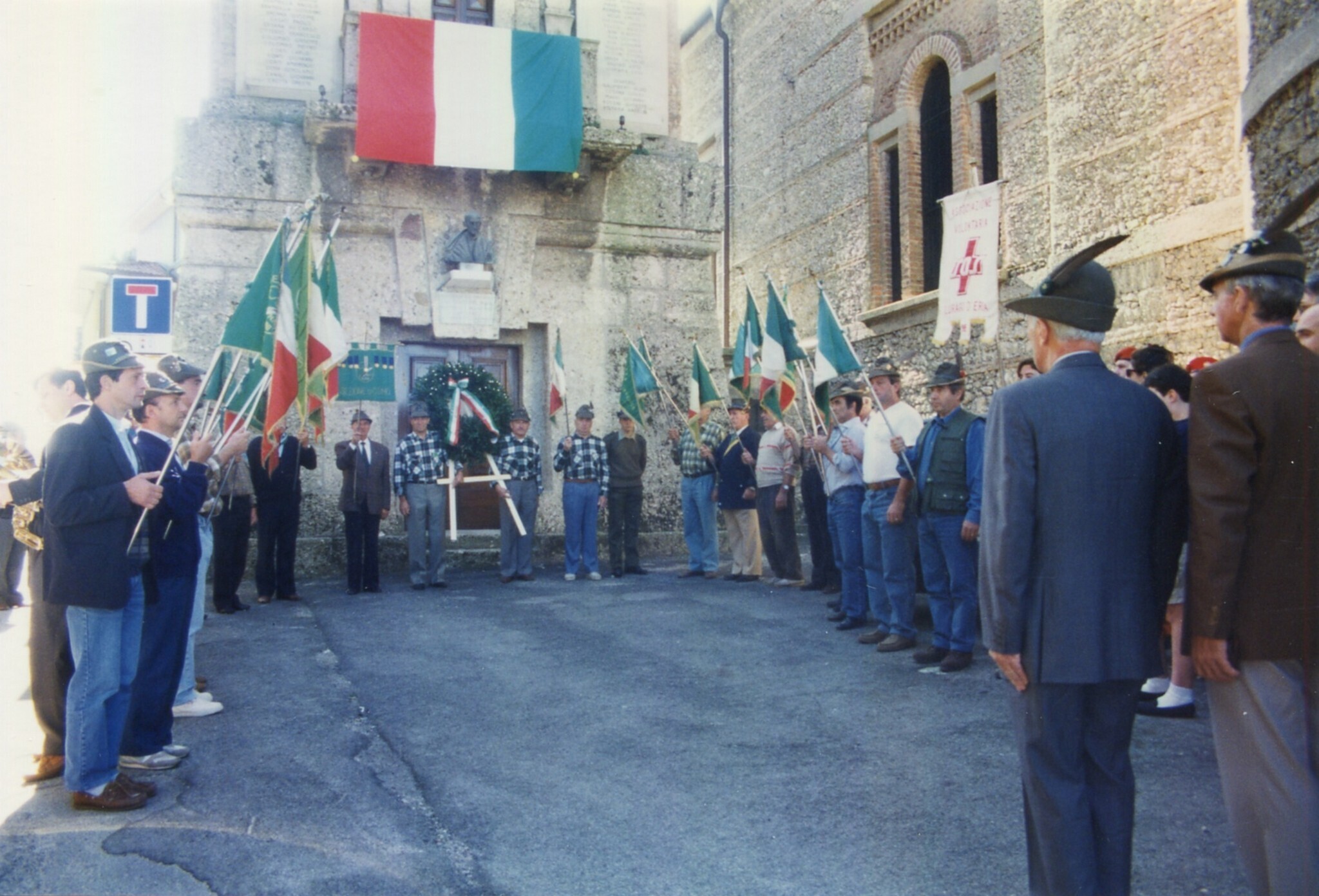 Celebrazione 65° di Fondazione Gruppo Alpini Lurago d\\\'Erba e celebrazione 25° anniversario costruzione baita - Torre campanaria - Omaggio ai caduti