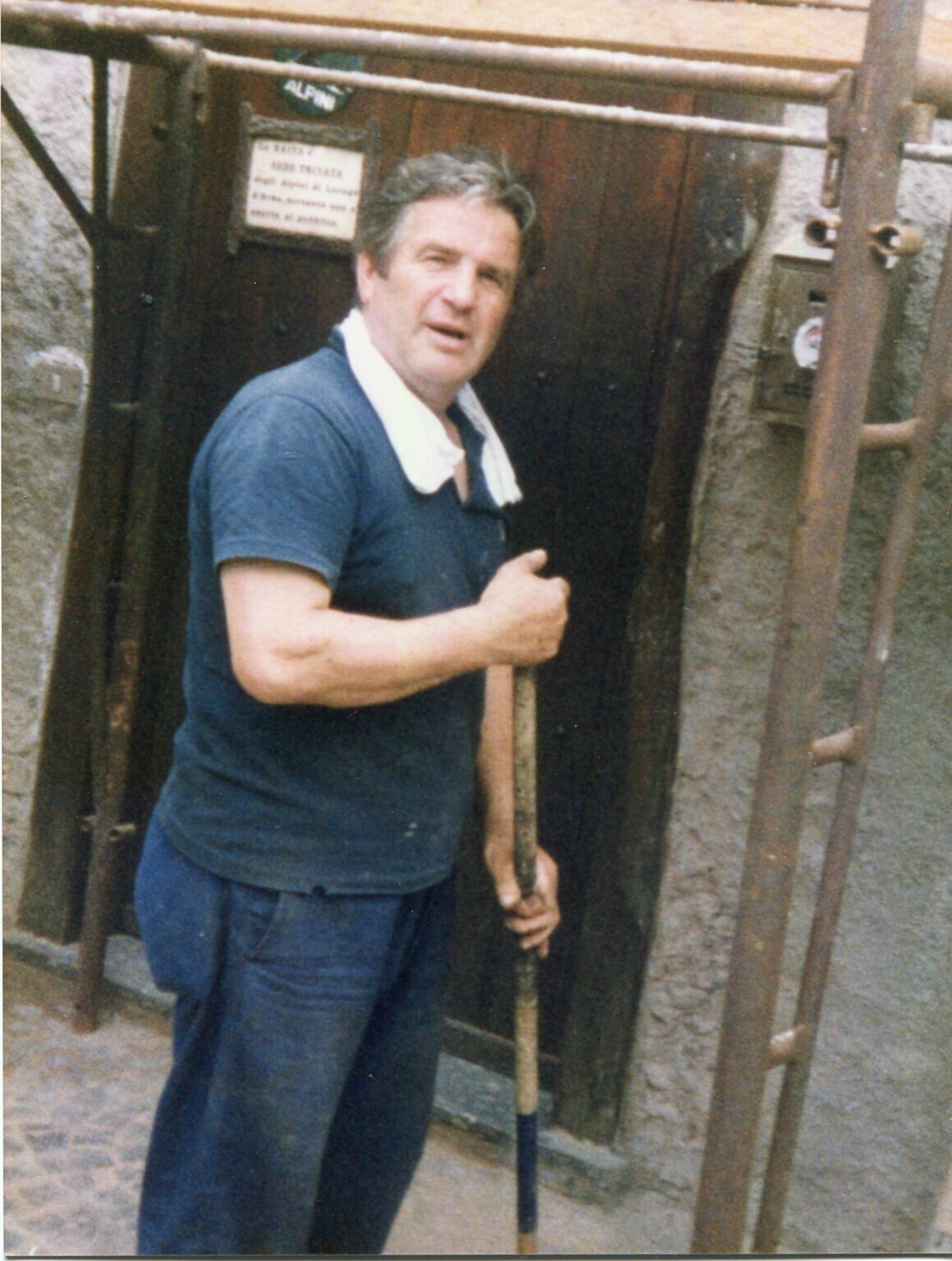 Ritratto maschile - Alpino - Volontario al lavoro - Gianni Molteni Ritratto maschile - Alpino - Volontario al lavoro - Gianni Molteni