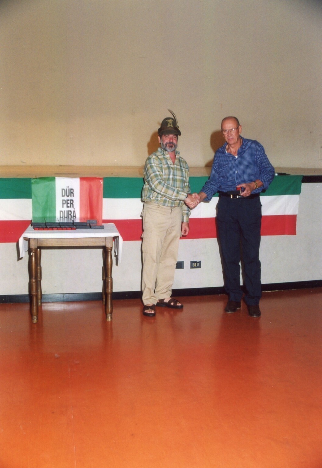 Premiazione volontari realizzazione baita - Lurago d\\\'Erba - Ritratto maschile - Alpini - Giulio Mauri e Angelo Anzani Premiazione volontari realizzazione baita - Lurago d\\\'Erba - Ritratto maschile - Alpini - Giulio Mauri e Angelo Anzani