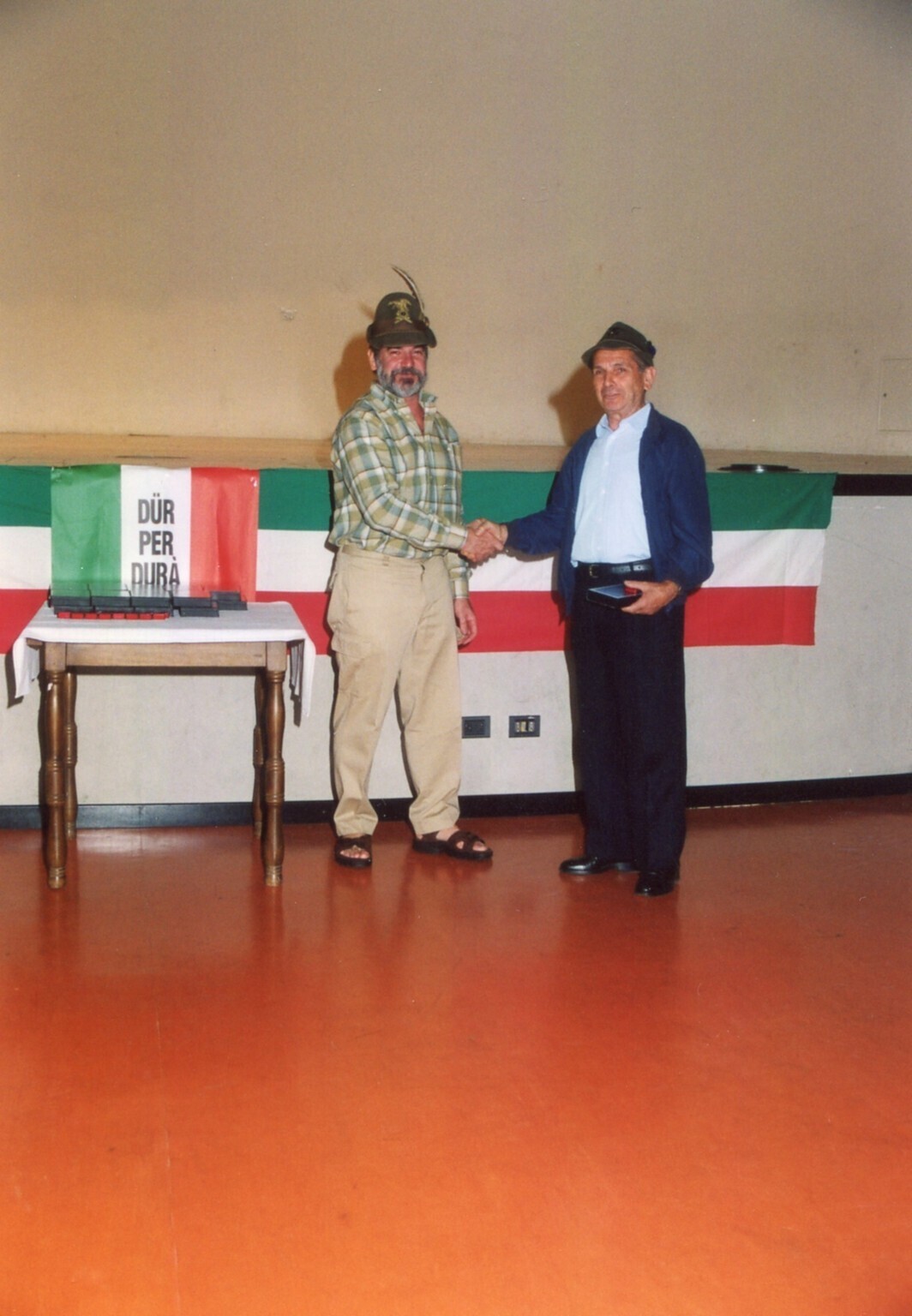 Premiazione volontari realizzazione baita - Lurago d\\\'Erba - Ritratto maschile - Alpini - Giulio Mauri e Giancarlo Bartesaghi Premiazione volontari realizzazione baita - Lurago d\\\'Erba - Ritratto maschile - Alpini - Giulio Mauri e Giancarlo Bartesaghi