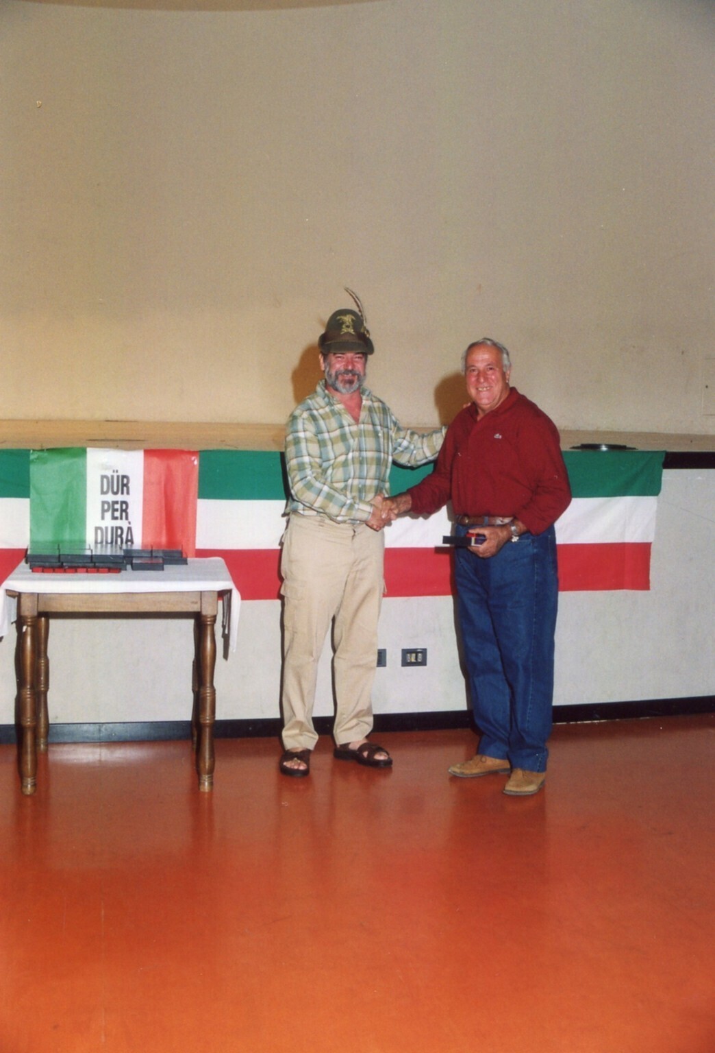 Premiazione volontari realizzazione baita - Lurago d\\\'Erba - Ritratto maschile - Alpini - Giulio Mauri e Pietro Bartesaghi Premiazione volontari realizzazione baita - Lurago d\\\'Erba - Ritratto maschile - Alpini - Giulio Mauri e Pietro Bartesaghi