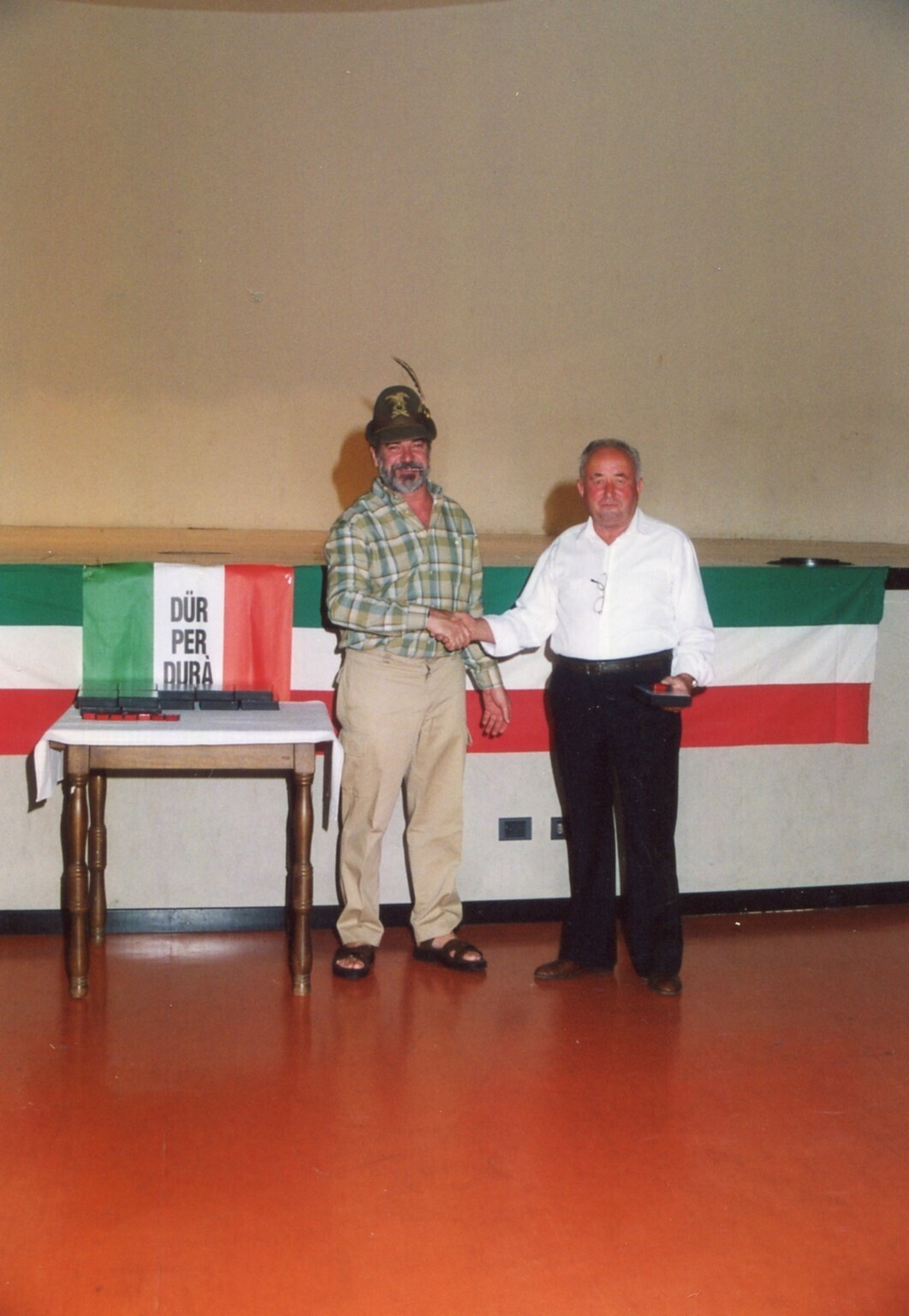 Premiazione volontari realizzazione baita - Lurago d\\\'Erba - Ritratto maschile - Alpini - Giulio Mauri e Gianpiero Frigerio Premiazione volontari realizzazione baita - Lurago d\\\'Erba - Ritratto maschile - Alpini - Giulio Mauri e Gianpiero Frigerio