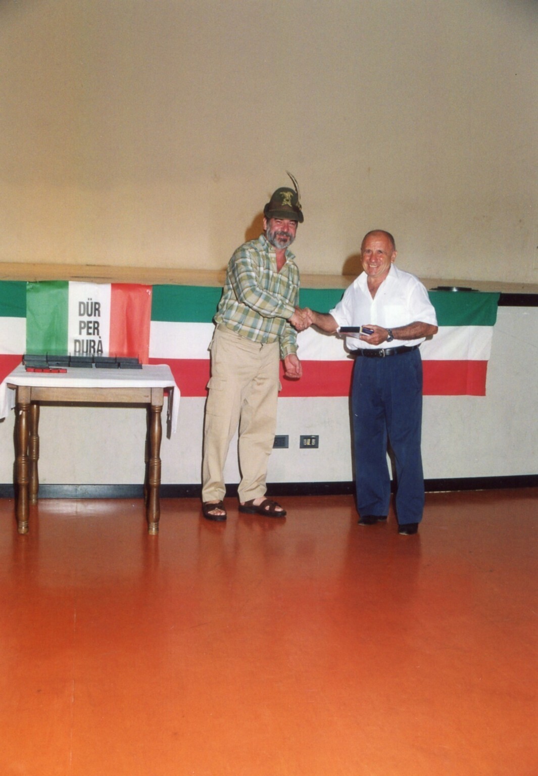 Premiazione volontari realizzazione baita -  Lurago d\\\'Erba - Ritratto maschile - Alpini - Giulio Mauri e Alberto Pozzoli (detto Albertino)
