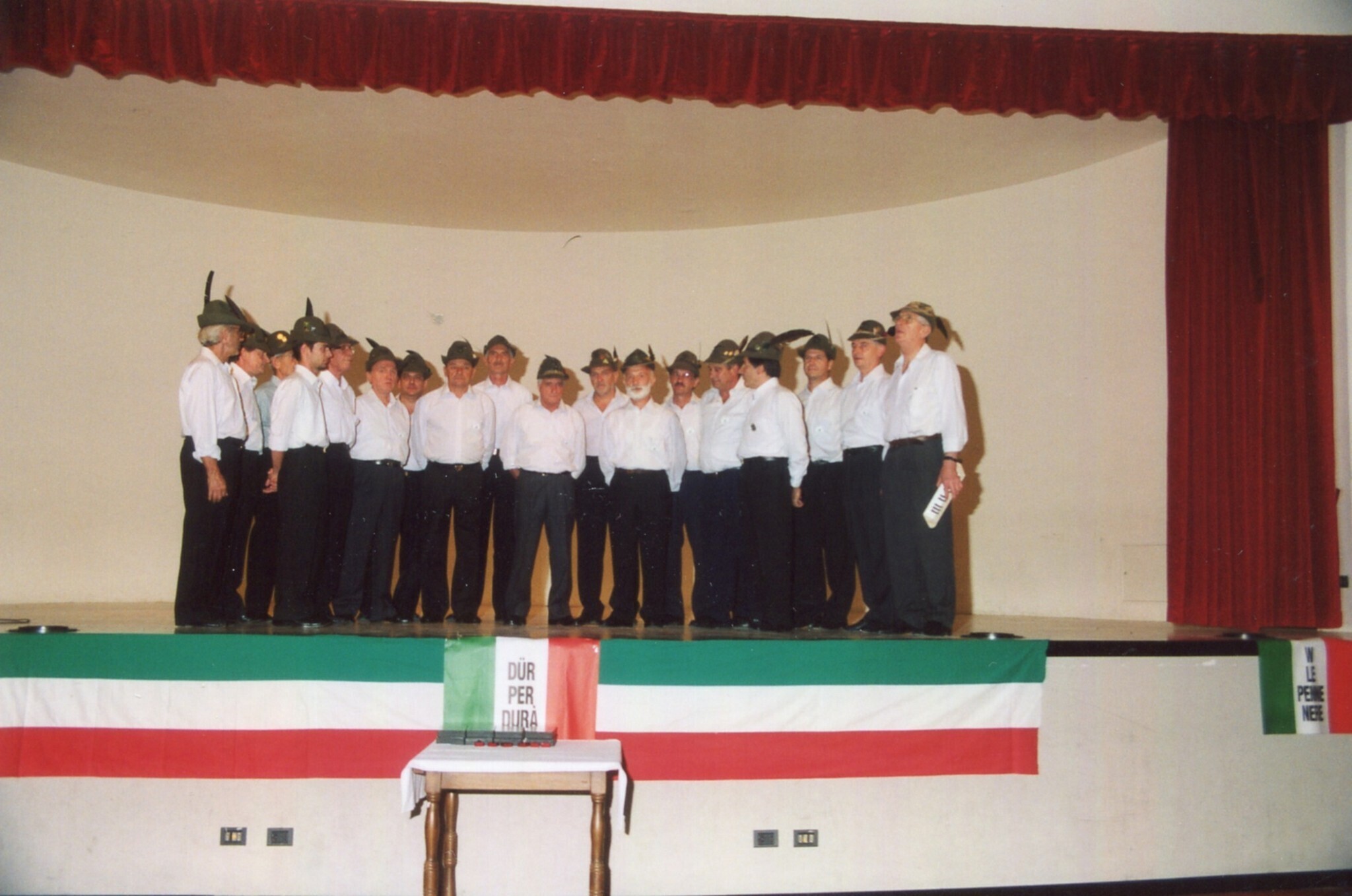 Premiazione volontari realizzazione baita -  Lurago d\\\'Erba - Ritratto maschile - Coro