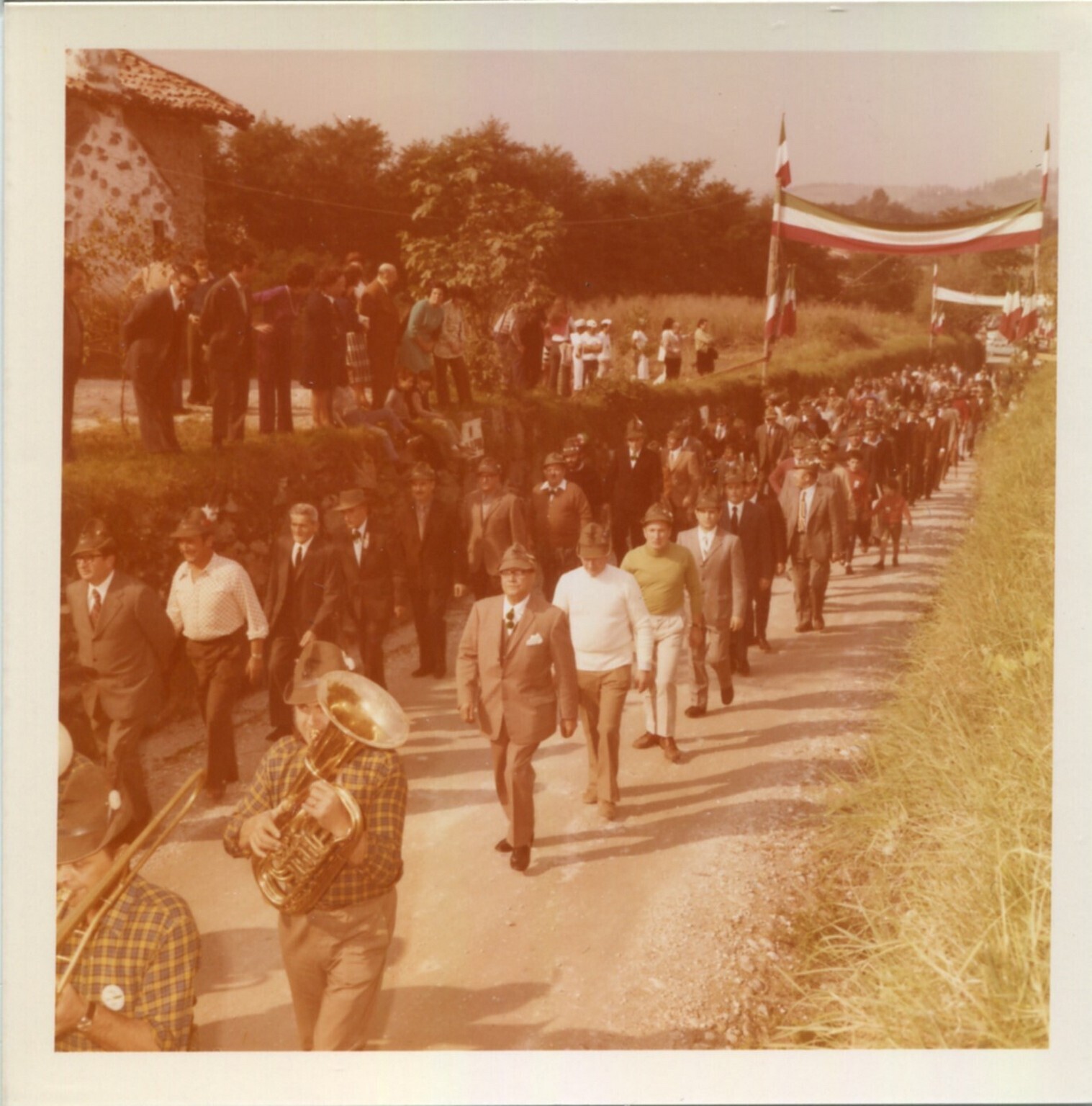 Lurago d\\\'Erba - Intitolazione Via degli Alpini - Corteo