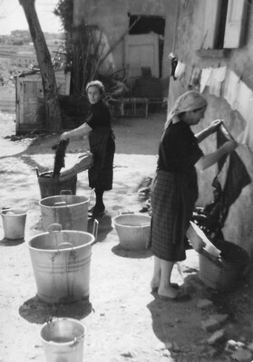 Lavandaie. Luisina e Maria, Corte di Calpuno